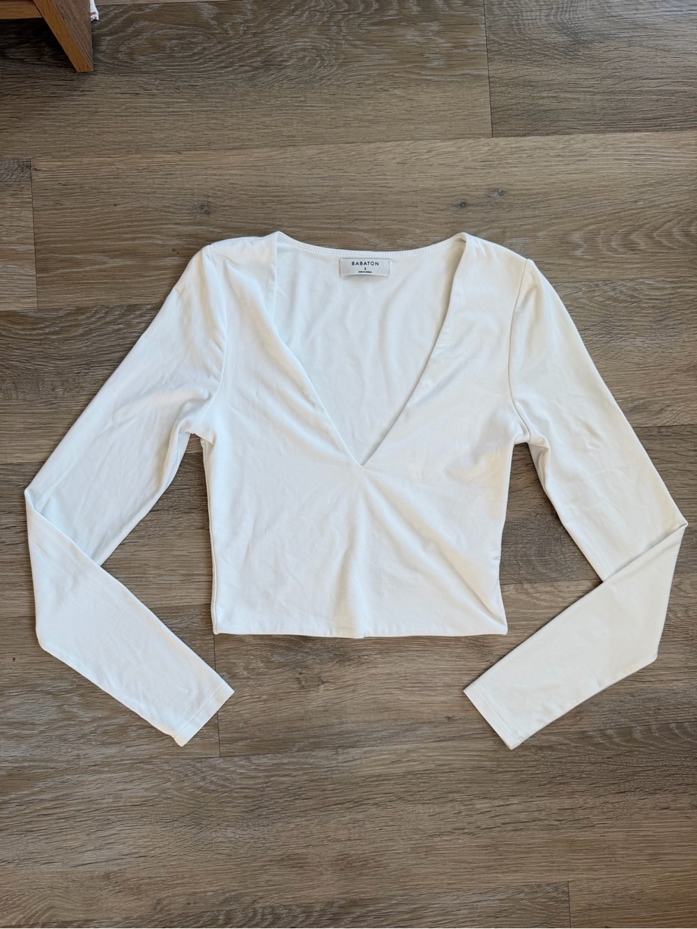 Aritzia Babaton Long-Sleeve Cropped Top